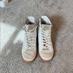 Dolce Vita Cream Sneakers with Rubber Sole and Minimalist Design